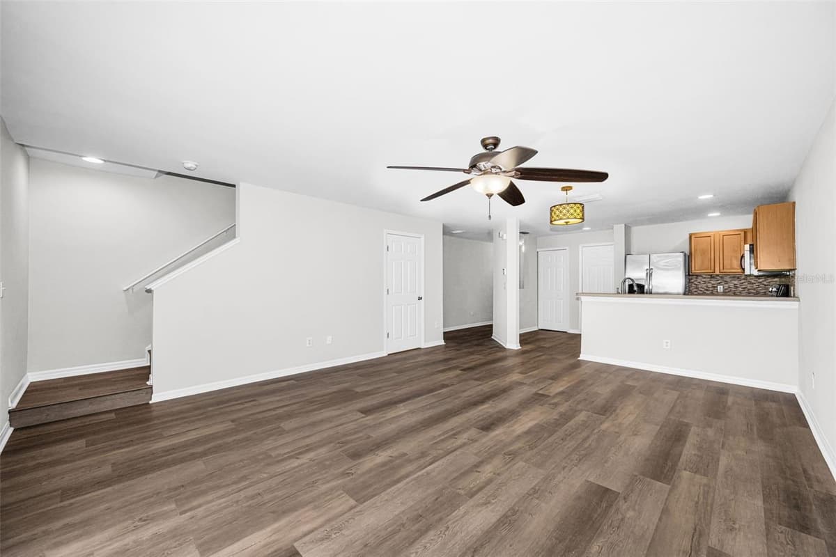 8013 SUTTON TERRACE LANE — photo 11 of 38