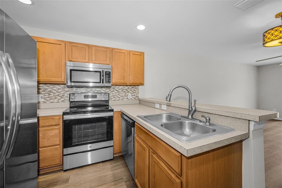 8013 SUTTON TERRACE LANE — photo 7 of 38