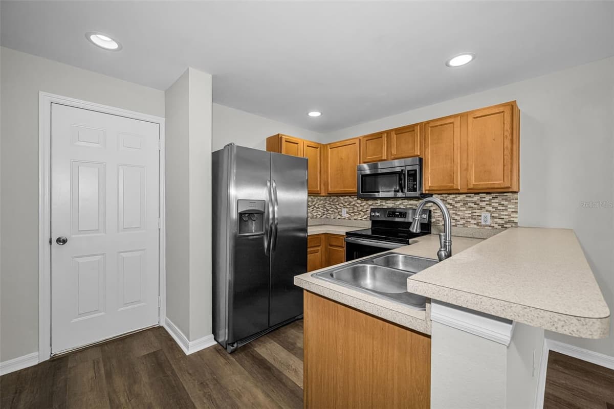 8013 SUTTON TERRACE LANE — photo 9 of 38