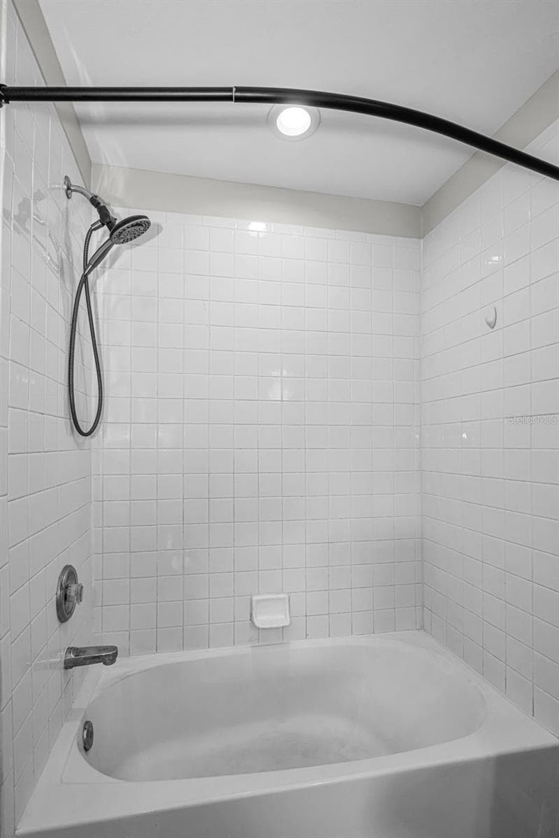 8013 SUTTON TERRACE LANE — photo 22 of 38