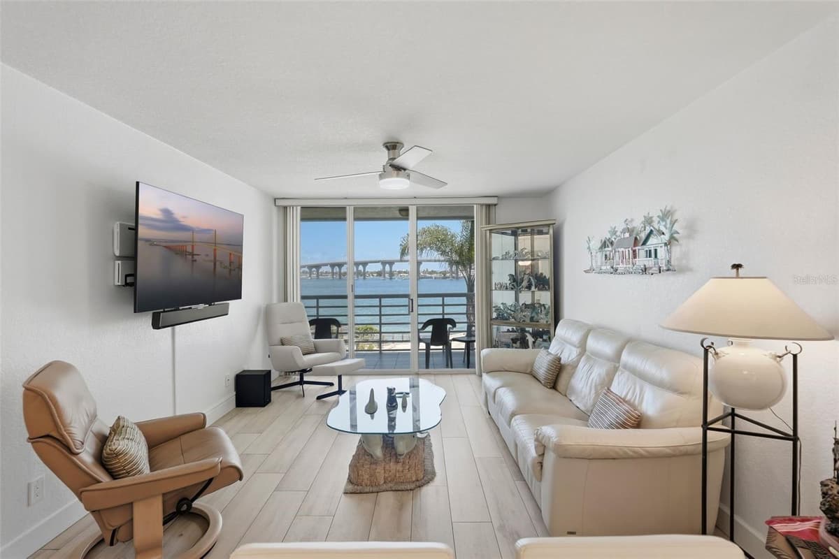 6081 BAHIA DEL MAR CIRCLE — photo 9 of 33