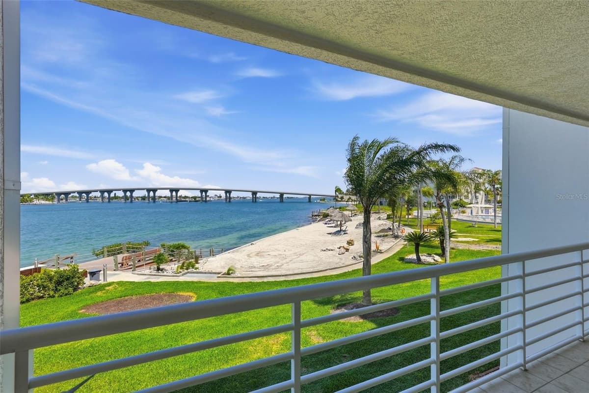 6081 BAHIA DEL MAR CIRCLE — photo 12 of 33