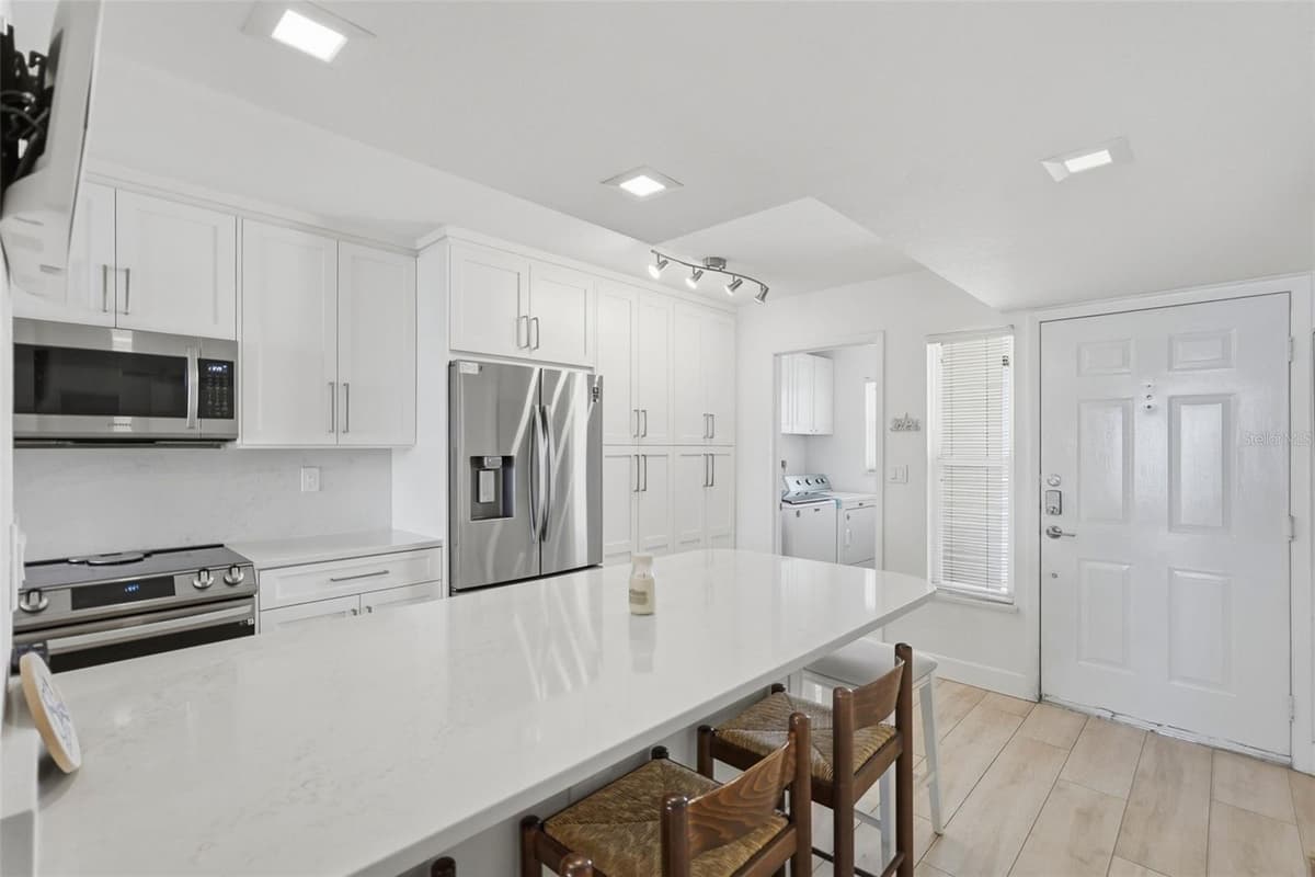 6081 BAHIA DEL MAR CIRCLE — photo 3 of 33