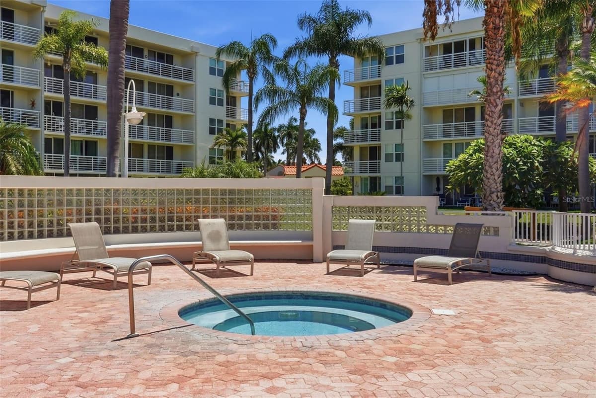 6081 BAHIA DEL MAR CIRCLE — photo 25 of 33