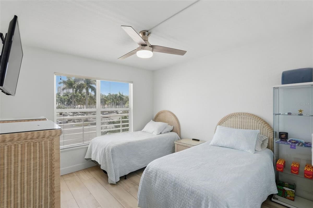 6081 BAHIA DEL MAR CIRCLE — photo 20 of 33