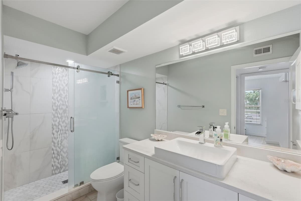 6081 BAHIA DEL MAR CIRCLE — photo 21 of 33