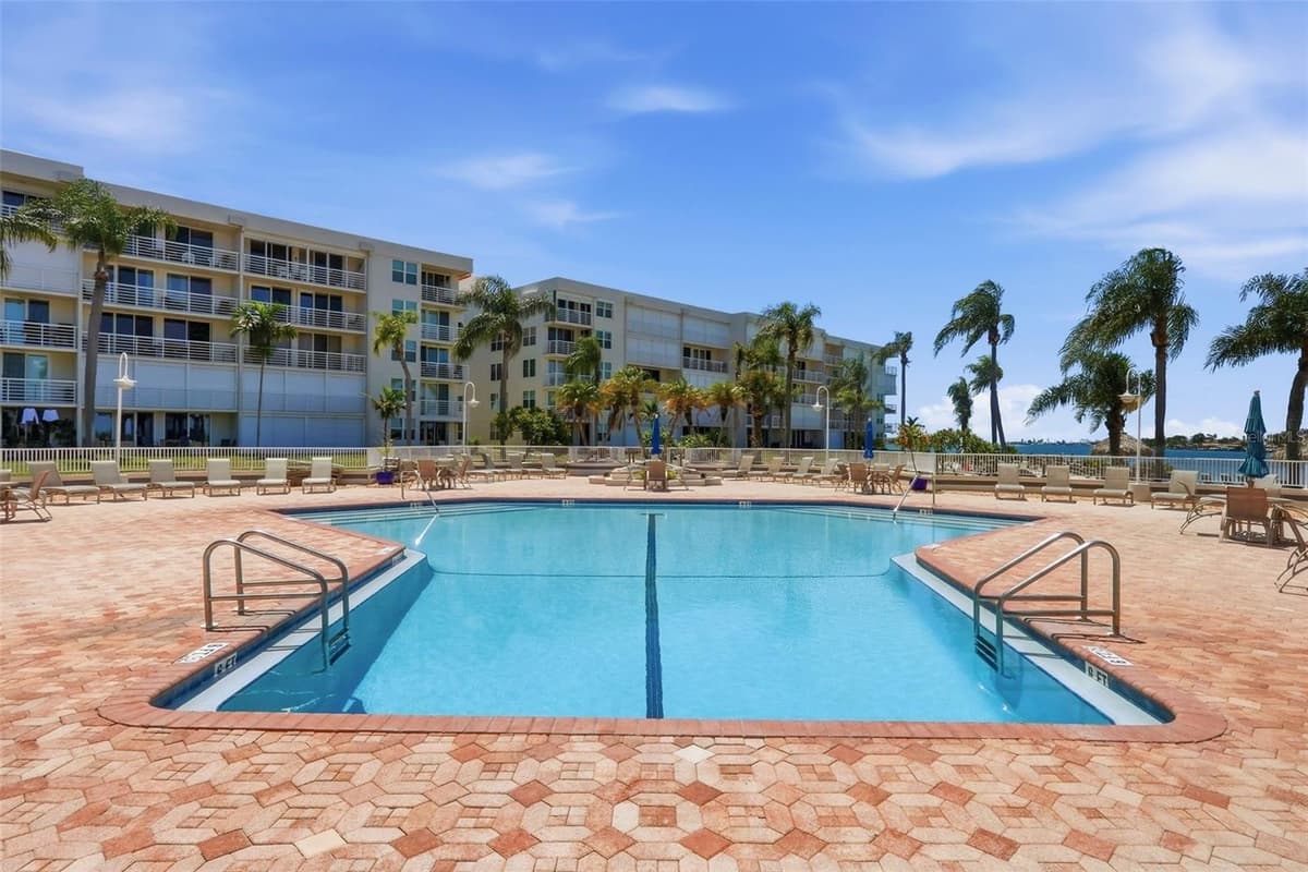 6081 BAHIA DEL MAR CIRCLE — photo 24 of 33