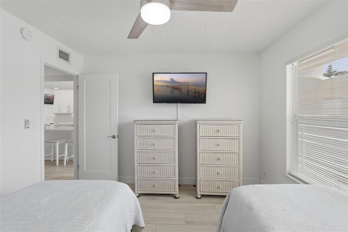 6081 BAHIA DEL MAR CIRCLE — photo 19 of 33