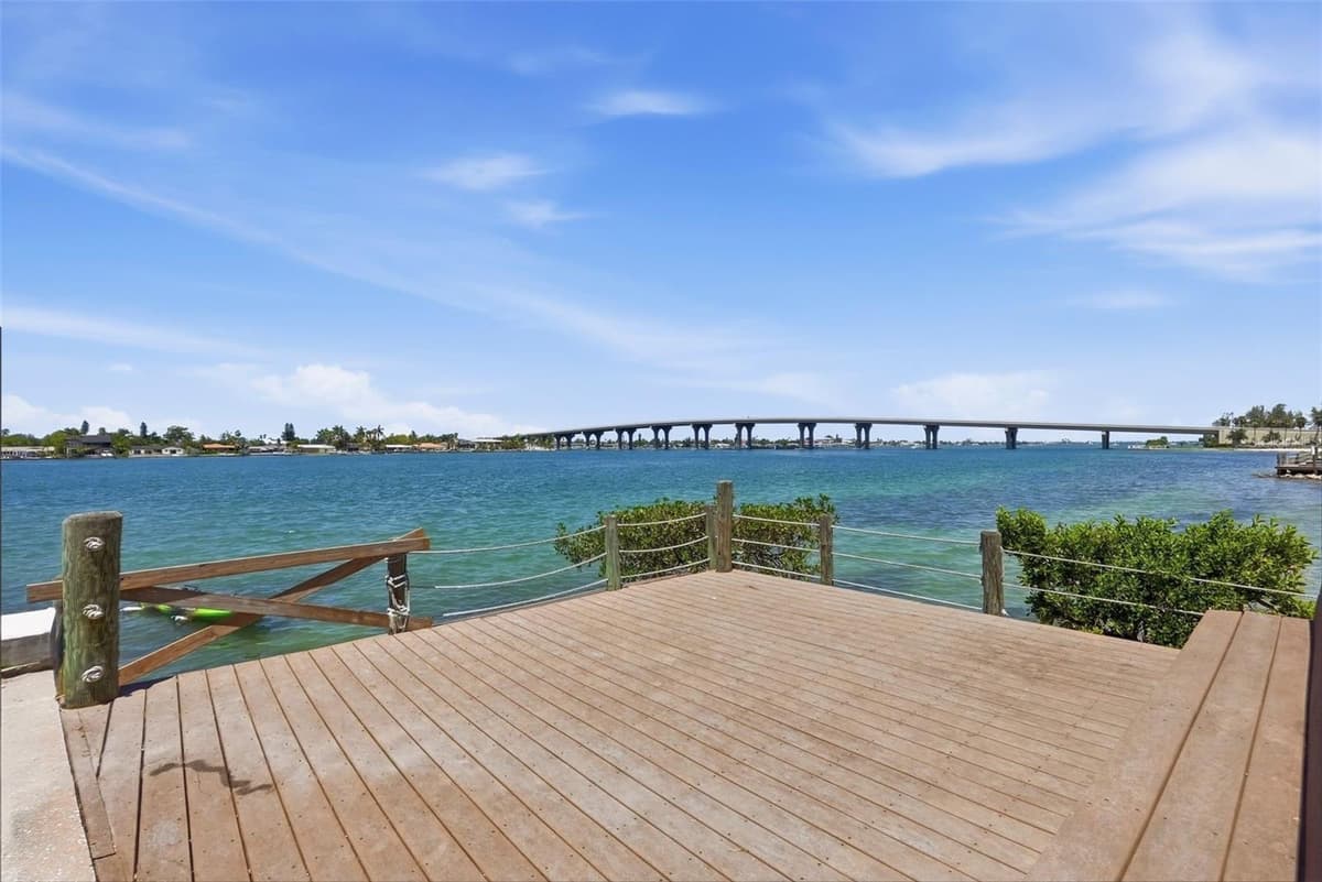 6081 BAHIA DEL MAR CIRCLE — photo 26 of 33