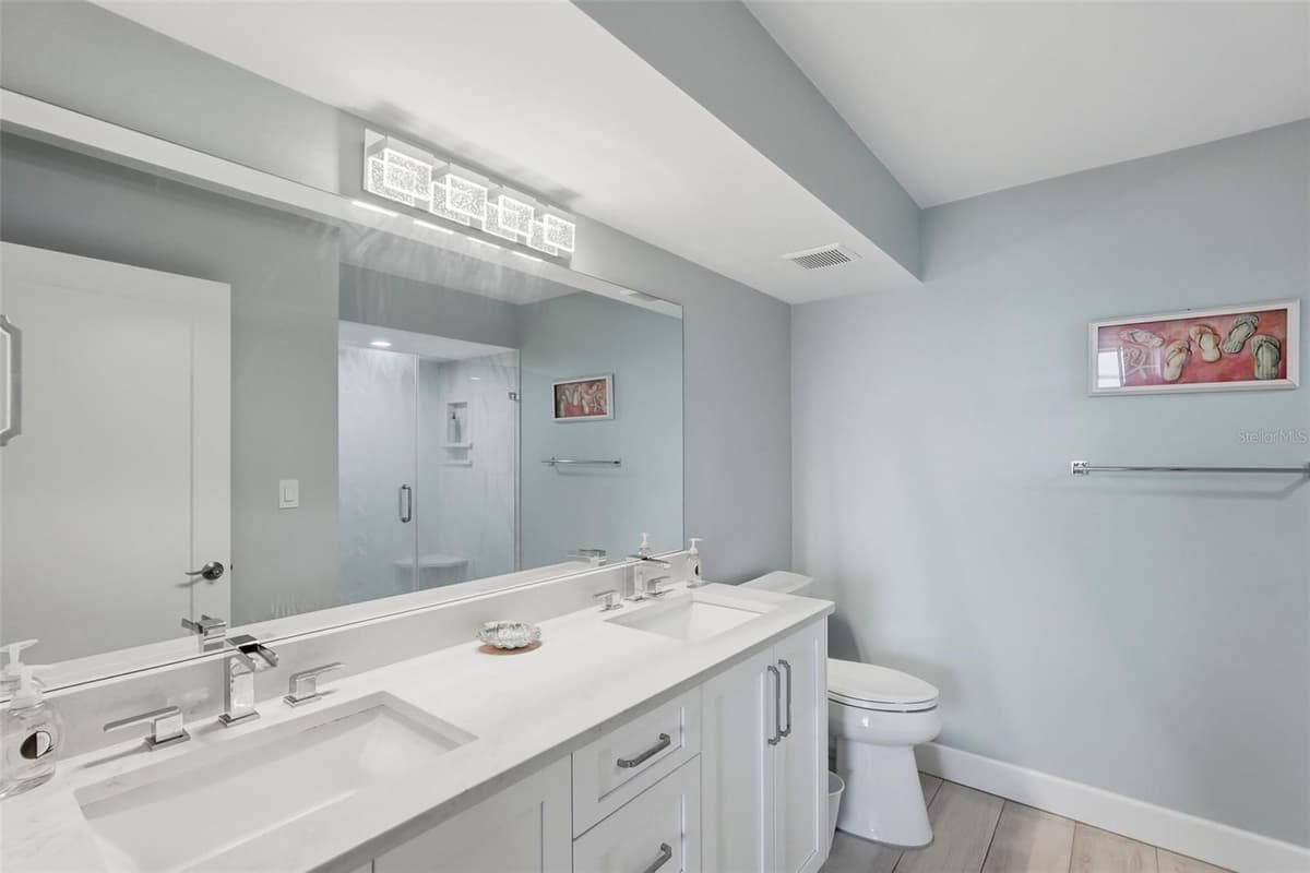 6081 BAHIA DEL MAR CIRCLE — photo 16 of 33