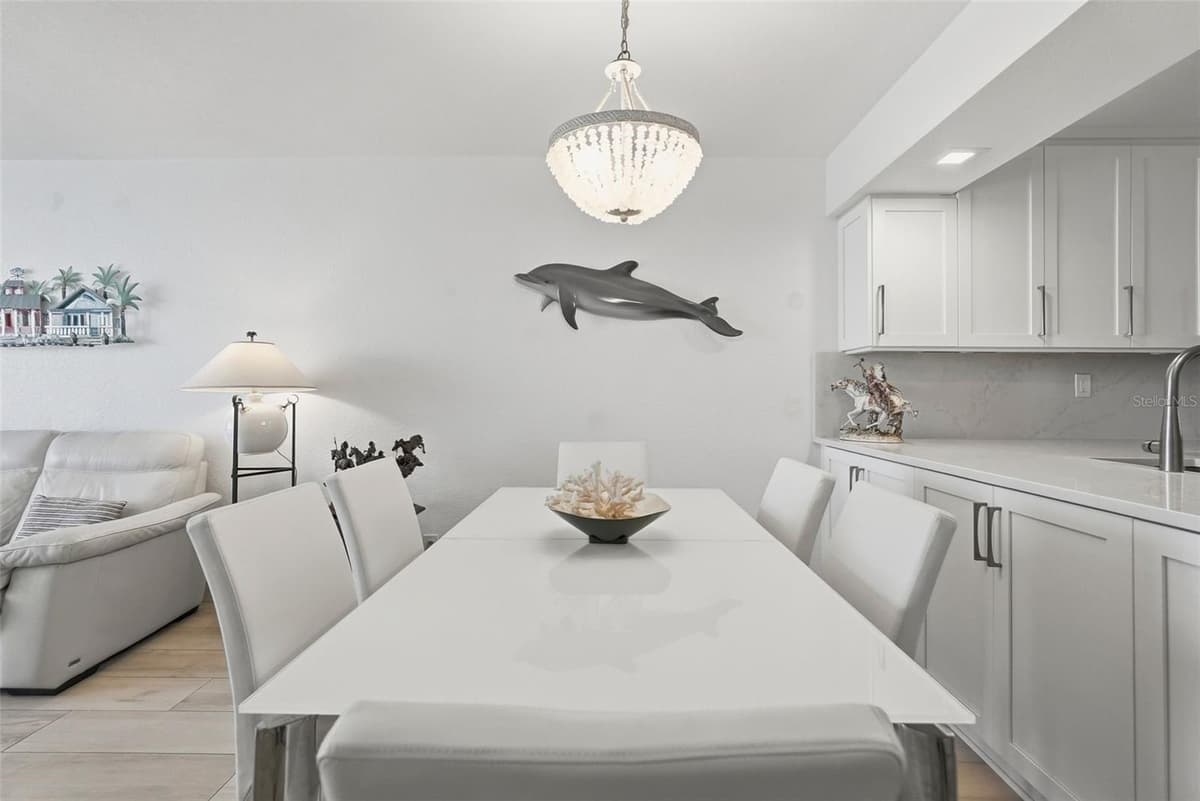 6081 BAHIA DEL MAR CIRCLE — photo 8 of 33