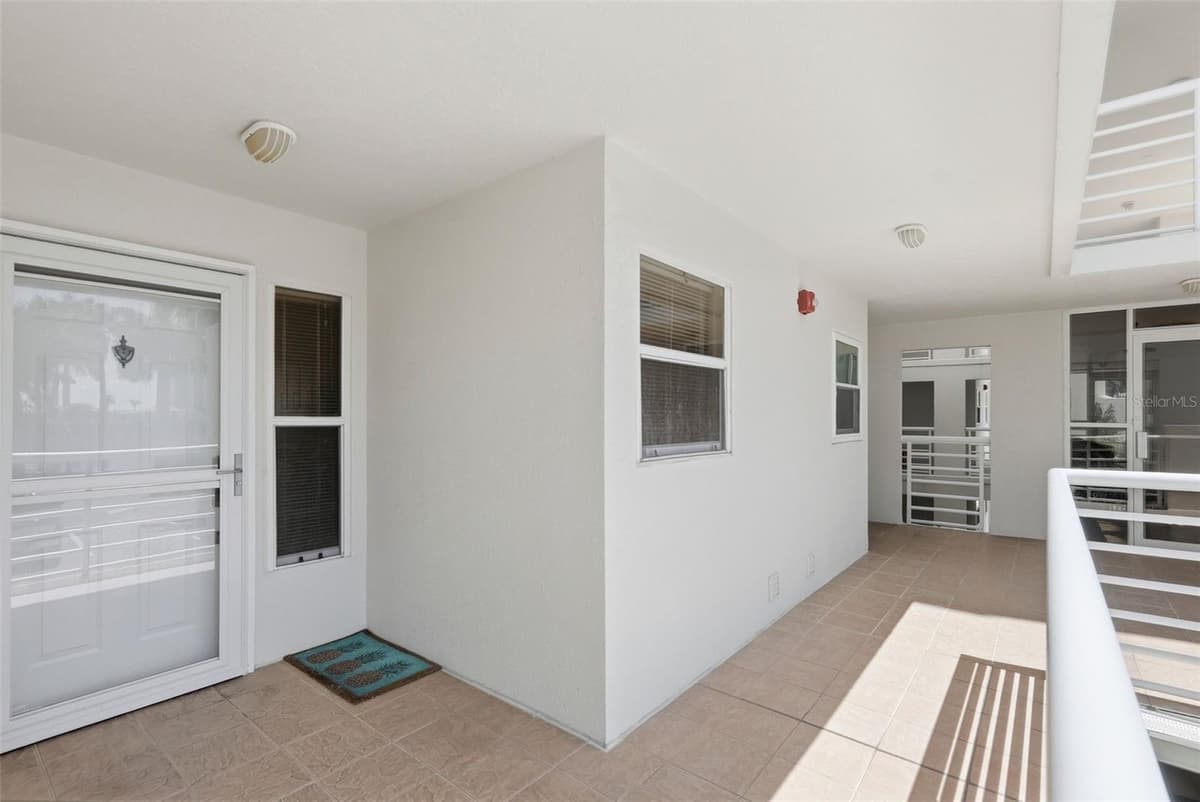 6081 BAHIA DEL MAR CIRCLE — photo 23 of 33