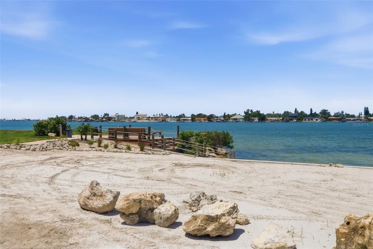 6081 BAHIA DEL MAR CIRCLE — photo 27 of 33
