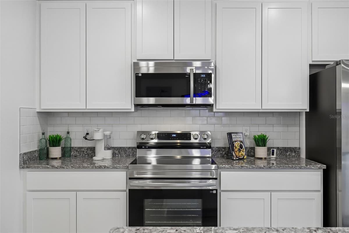 203 HYACINTH COURT — photo 10 of 30