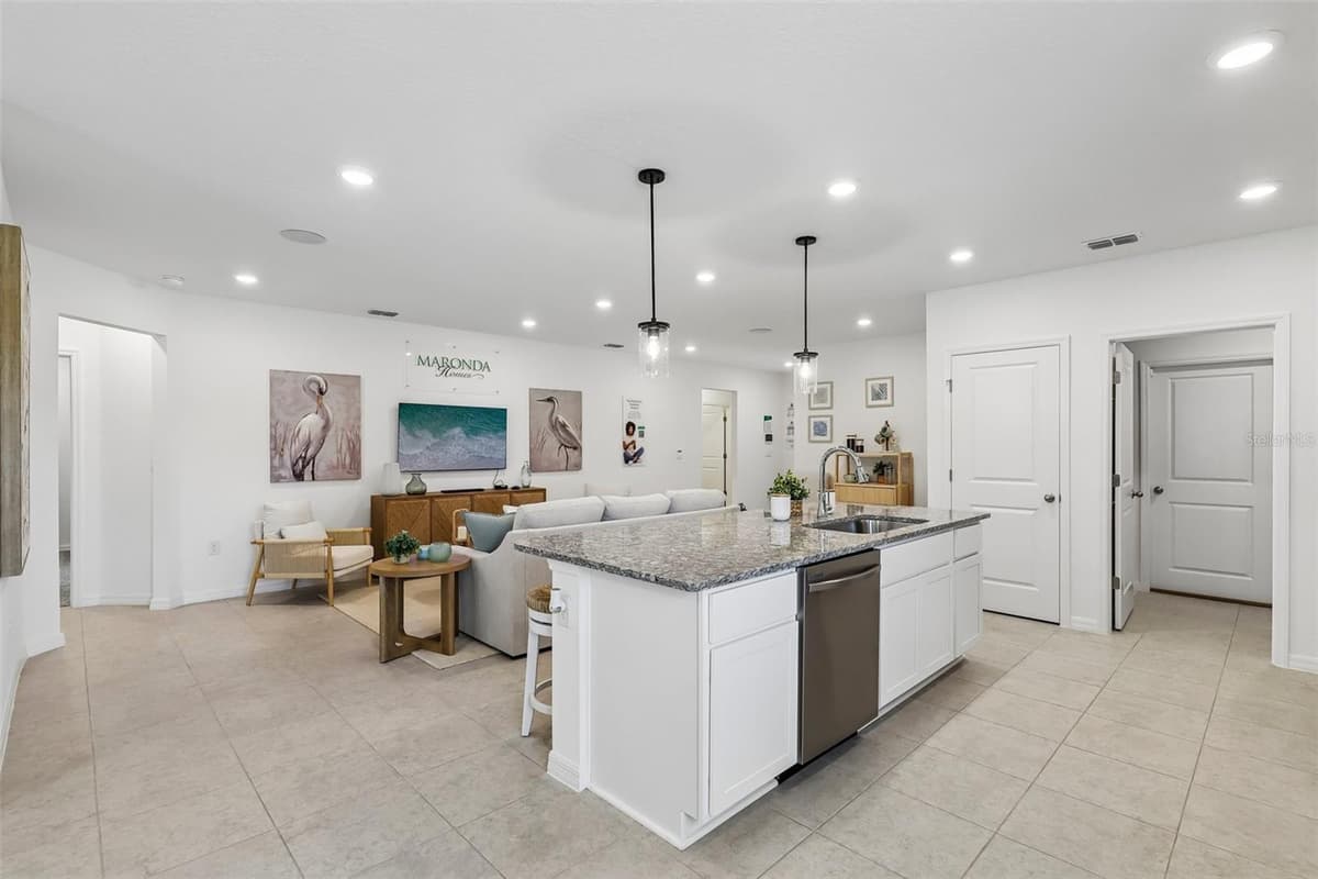 203 HYACINTH COURT — photo 7 of 30