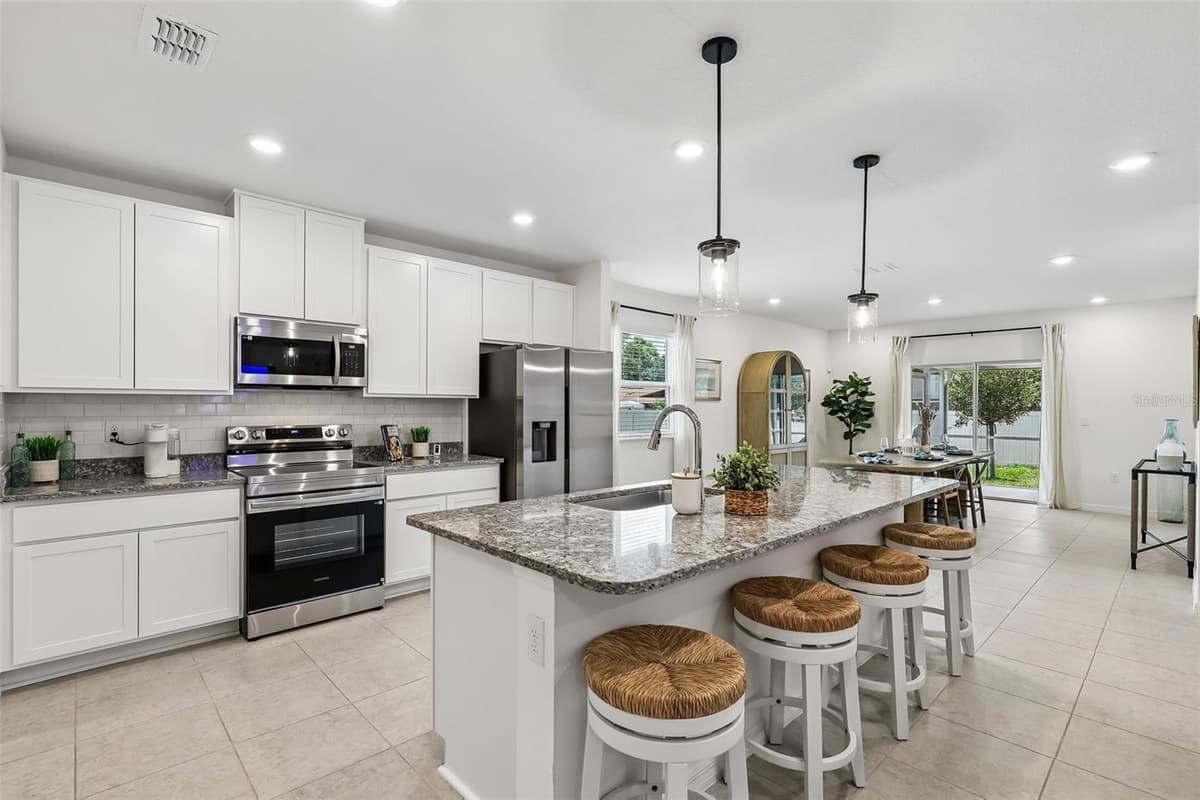 203 HYACINTH COURT — photo 8 of 30