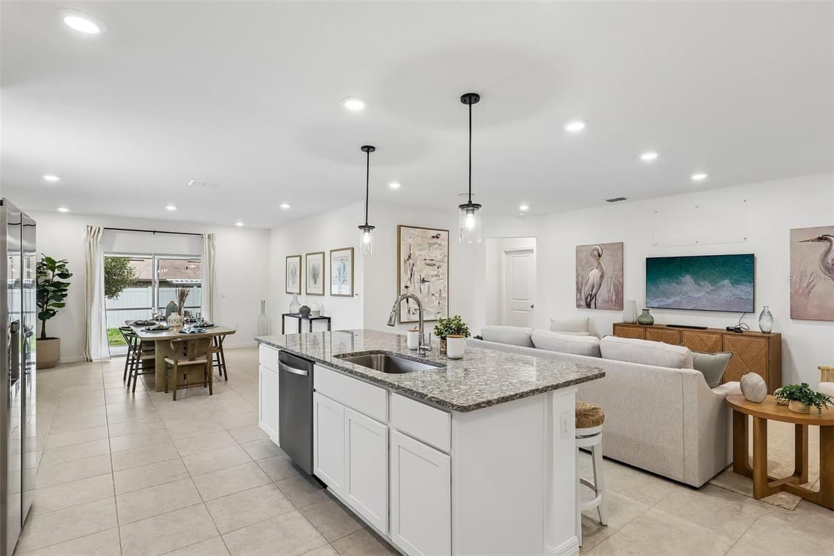 203 HYACINTH COURT — photo 5 of 30