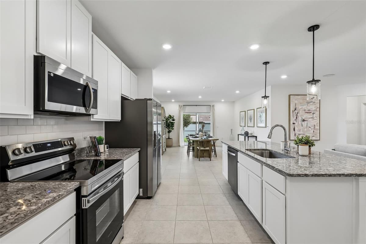 203 HYACINTH COURT — photo 6 of 30