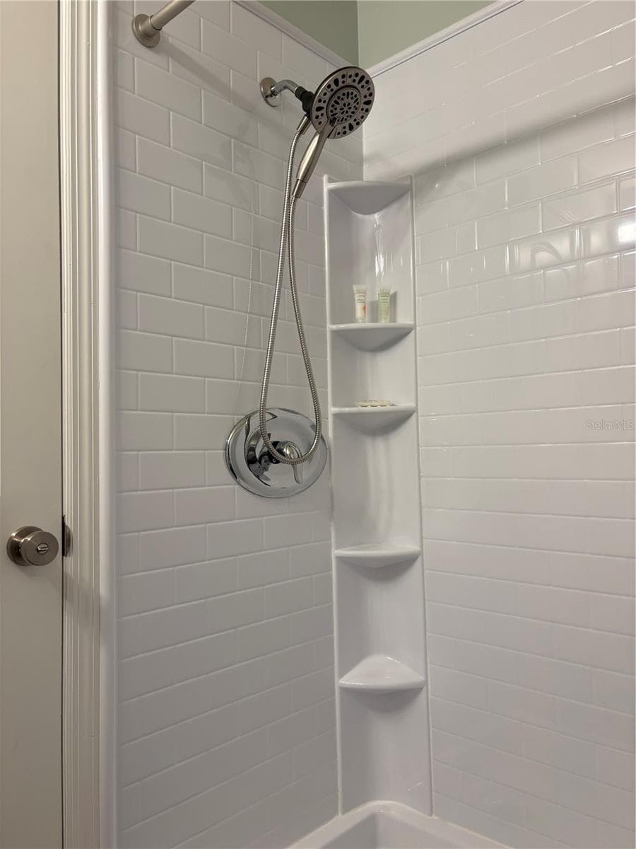 170 ROOSEVELT DRIVE — photo 13 of 18