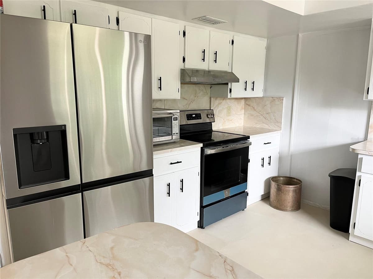 230 BAY MEADOW ROAD — photo 4 of 47