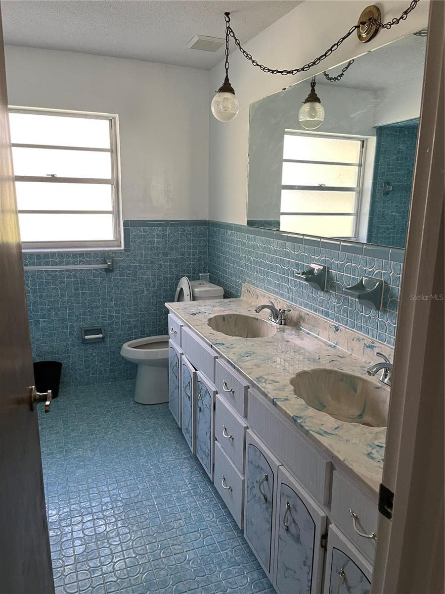 230 BAY MEADOW ROAD — photo 7 of 47
