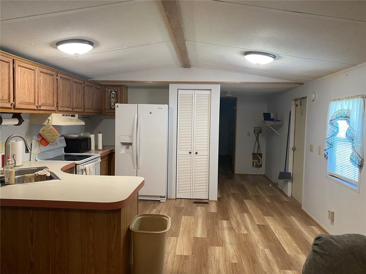 13601 LAKE HATCHINEHA ROAD — photo 10 of 19