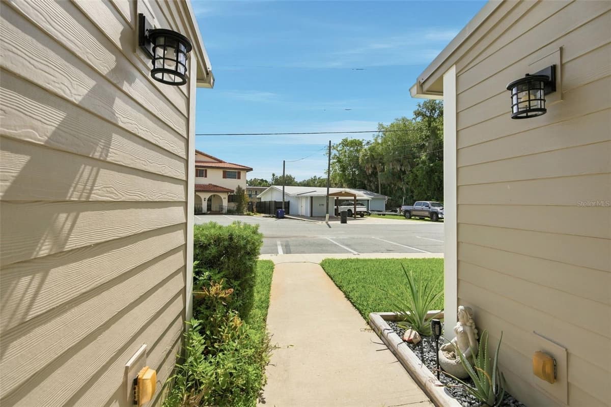 65 BEACH LANE — photo 11 of 58