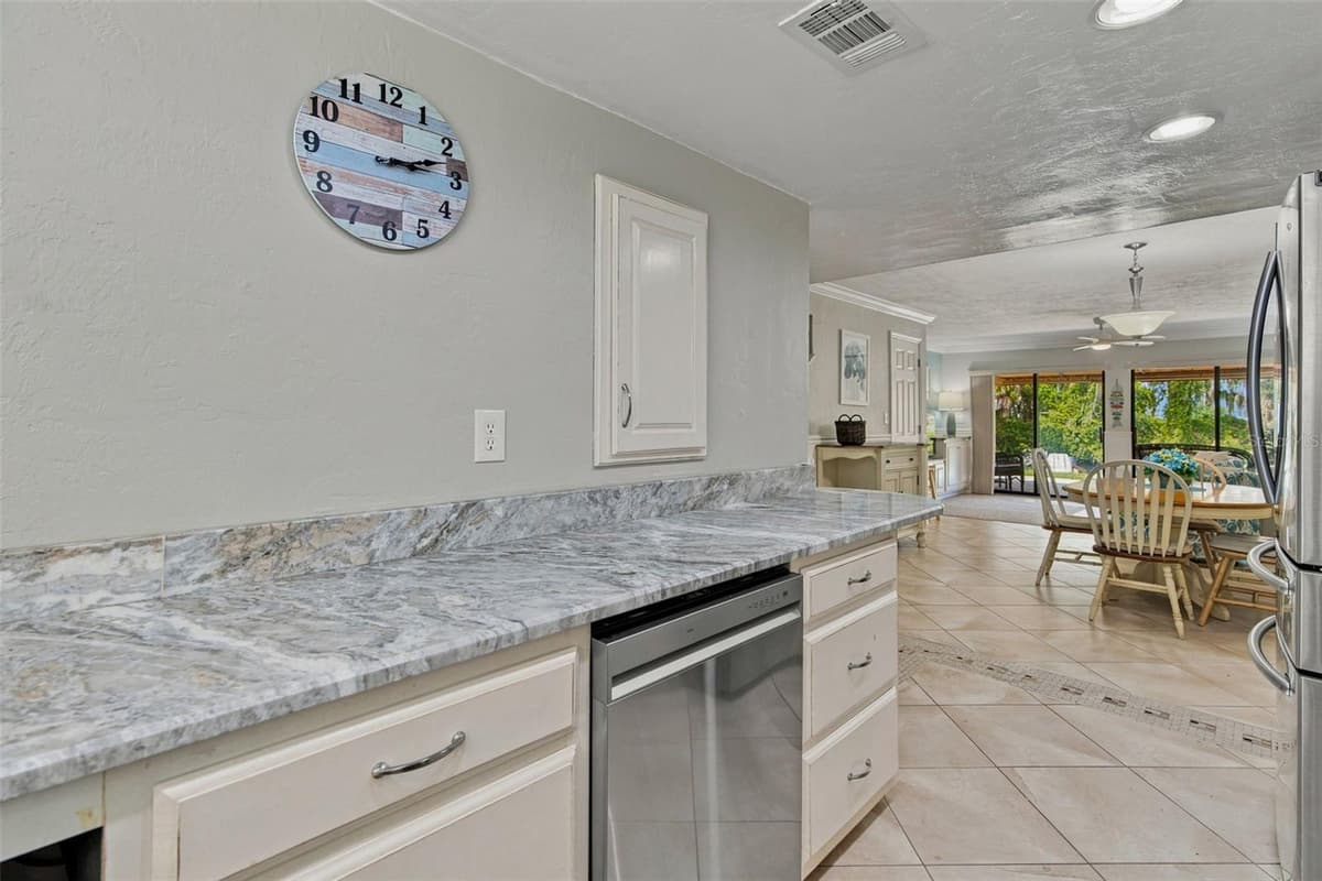 65 BEACH LANE — photo 19 of 58