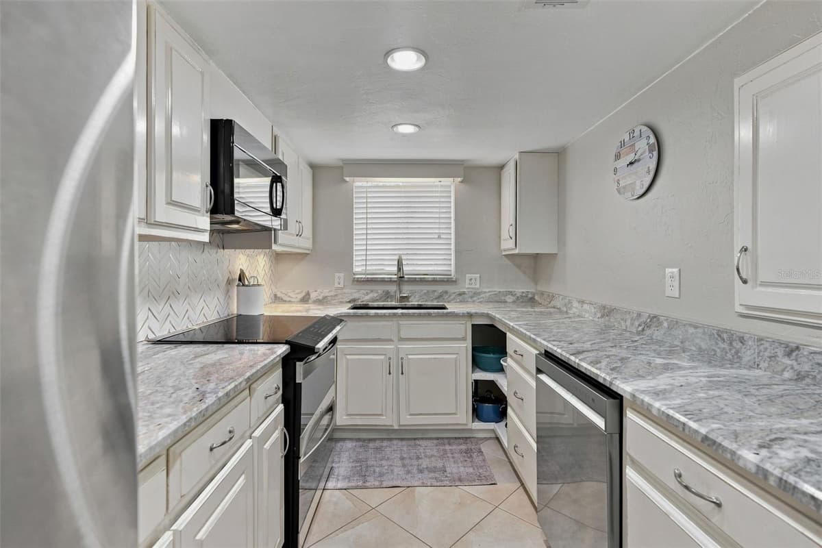 65 BEACH LANE — photo 15 of 58
