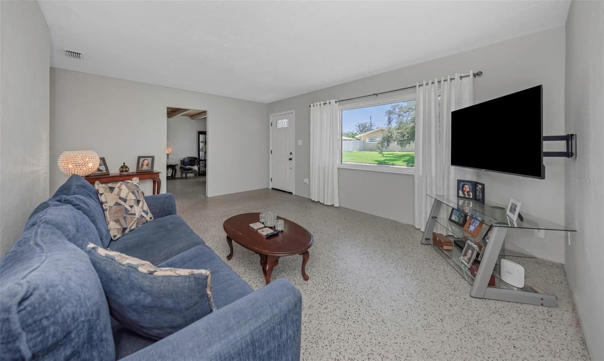 6191 6TH AVENUE — photo 5 of 47