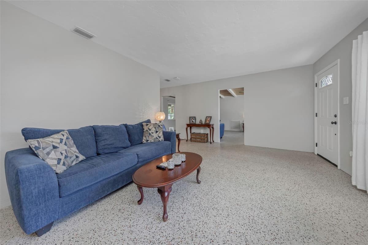 6191 6TH AVENUE — photo 4 of 47