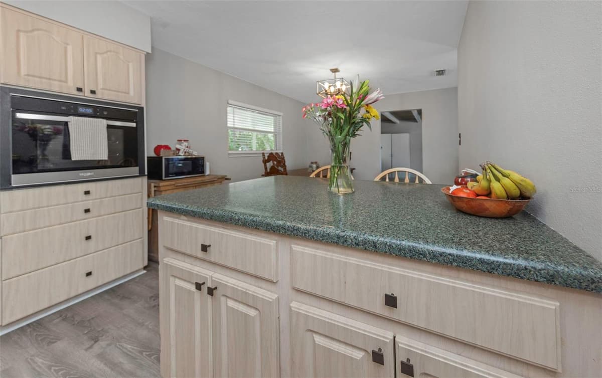 6191 6TH AVENUE — photo 9 of 47