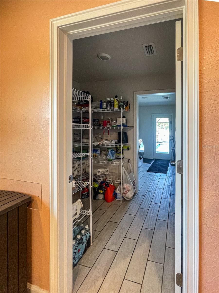 10125 AUDREY STREET — photo 6 of 40
