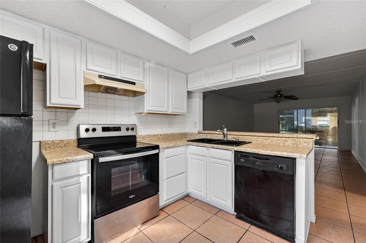 219 PALMETTO COURT — photo 5 of 13