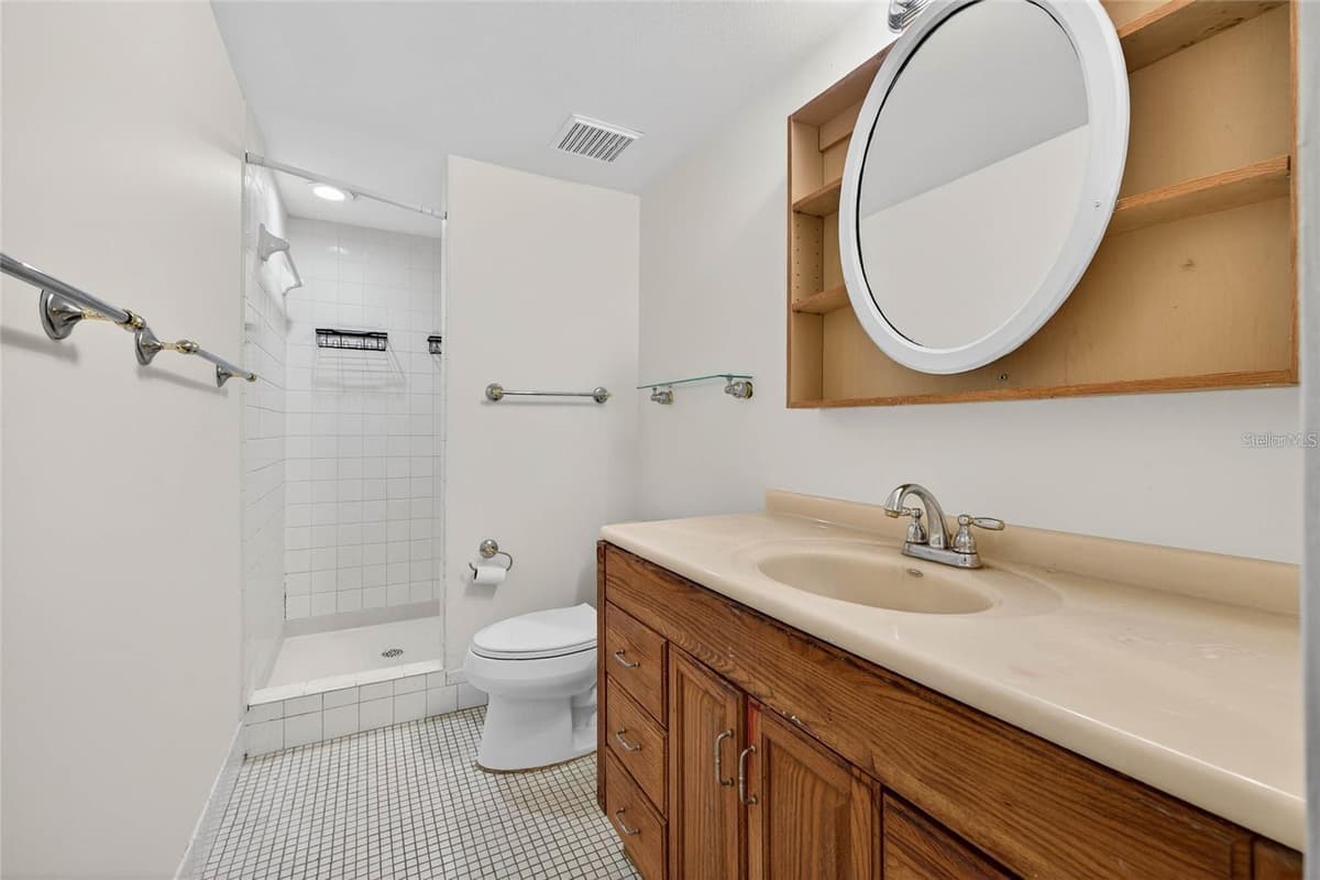 219 PALMETTO COURT — photo 10 of 13
