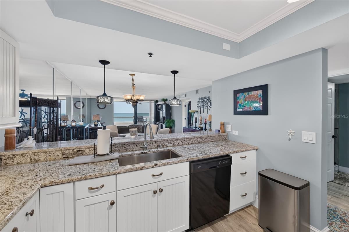 5275 ATLANTIC AVENUE — photo 16 of 42
