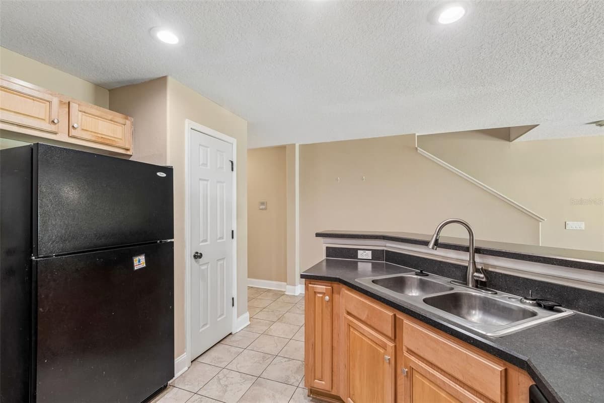 10818 GREAT CARLISLE COURT — photo 9 of 25