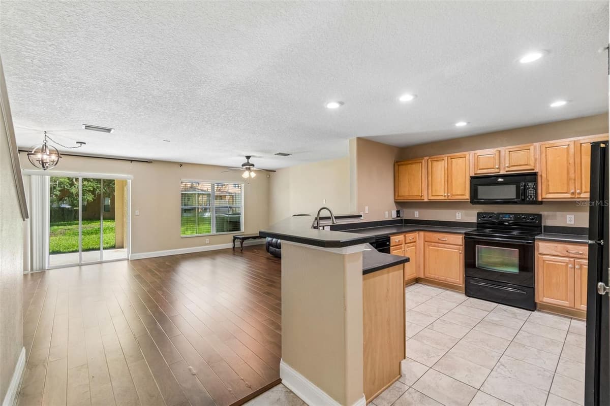 10818 GREAT CARLISLE COURT — photo 6 of 25