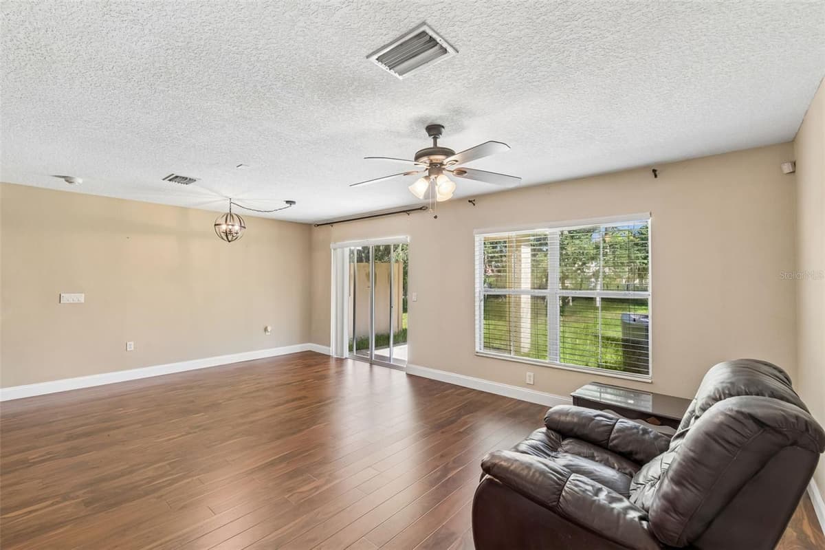 10818 GREAT CARLISLE COURT — photo 11 of 25