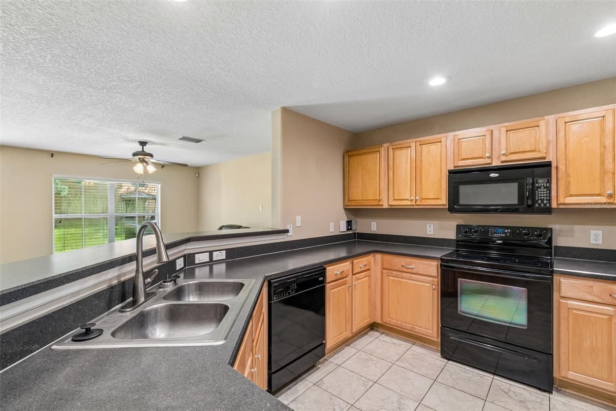 10818 GREAT CARLISLE COURT — photo 7 of 25