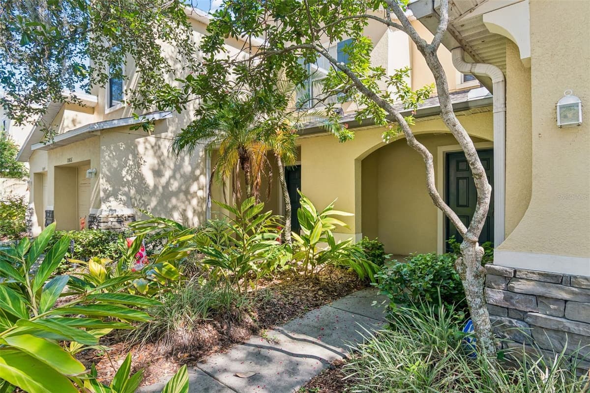10818 GREAT CARLISLE COURT — photo 4 of 25