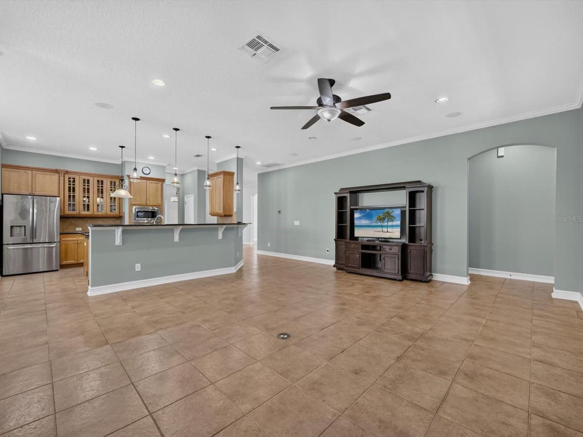 112 BEDFORD COURT — photo 9 of 38