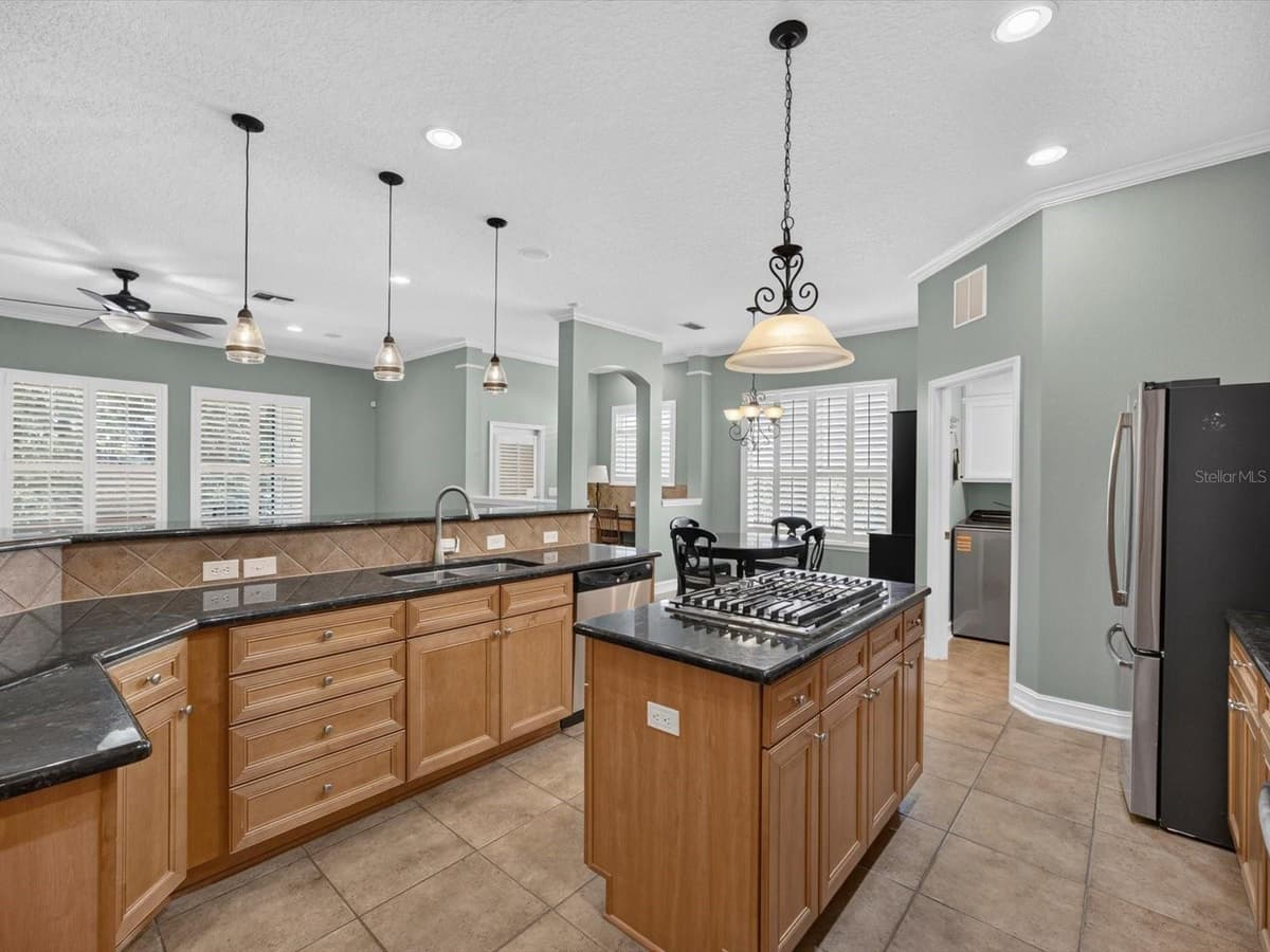 112 BEDFORD COURT — photo 4 of 38