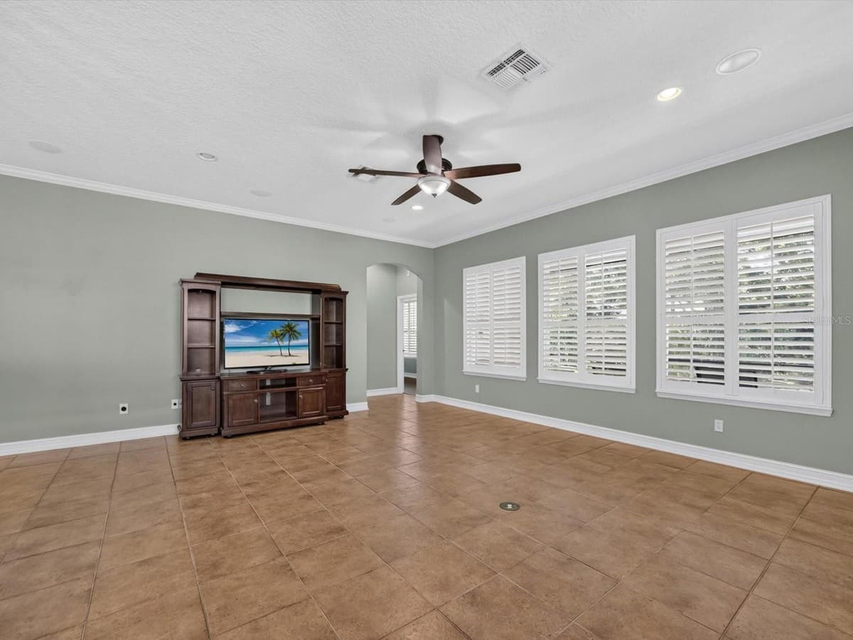 112 BEDFORD COURT — photo 10 of 38