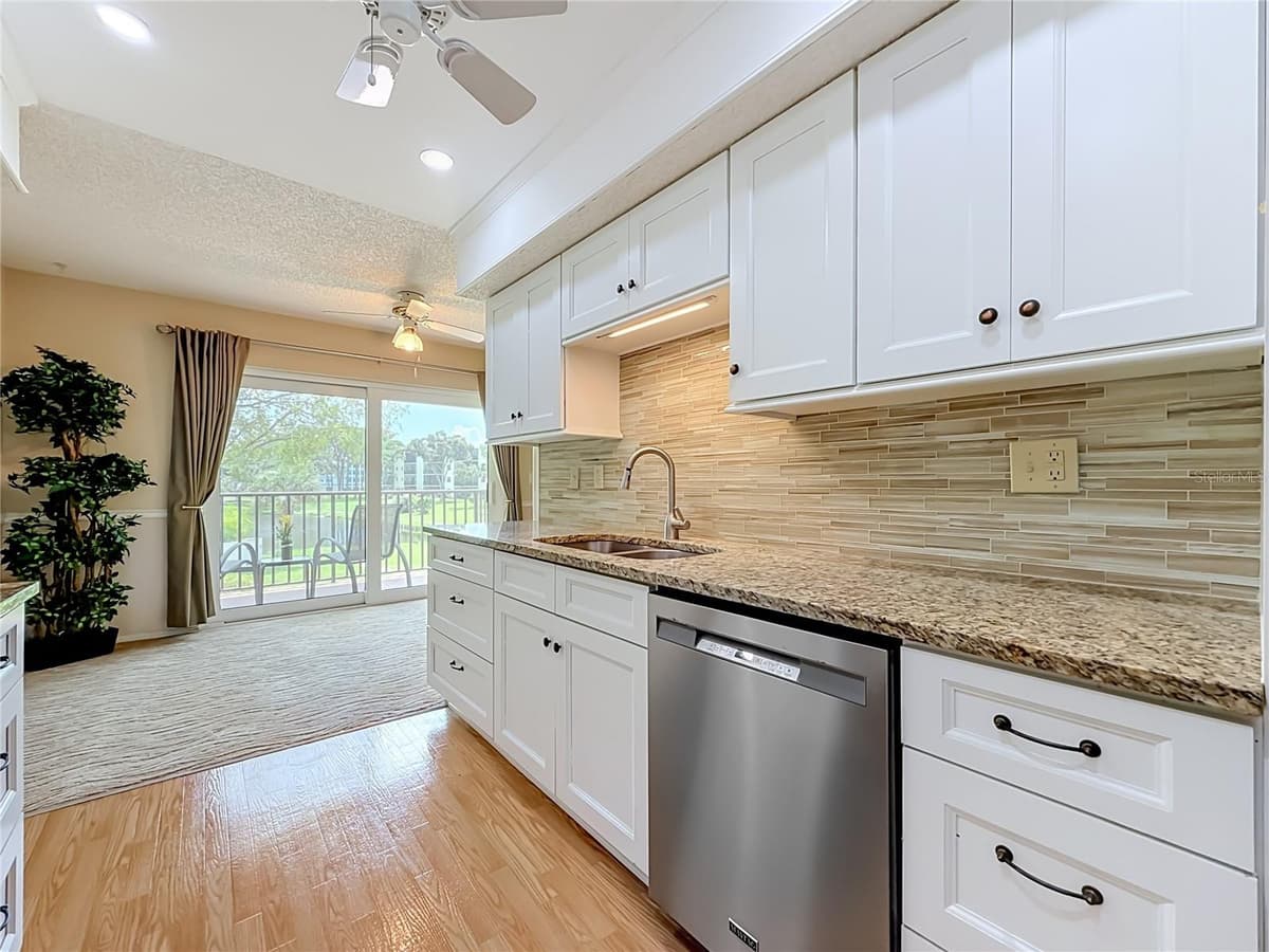8174 TERRACE GARDEN DRIVE — photo 18 of 58