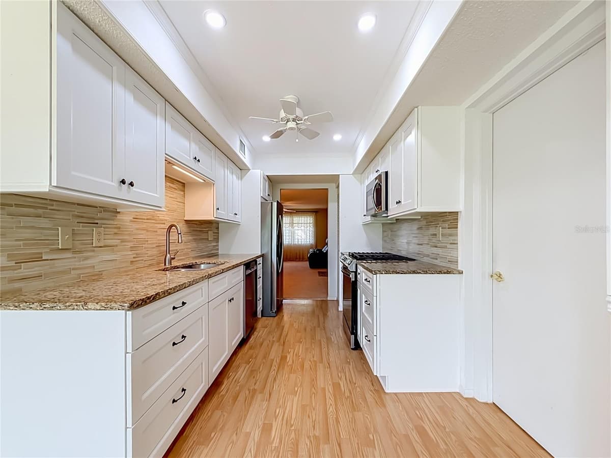 8174 TERRACE GARDEN DRIVE — photo 26 of 58