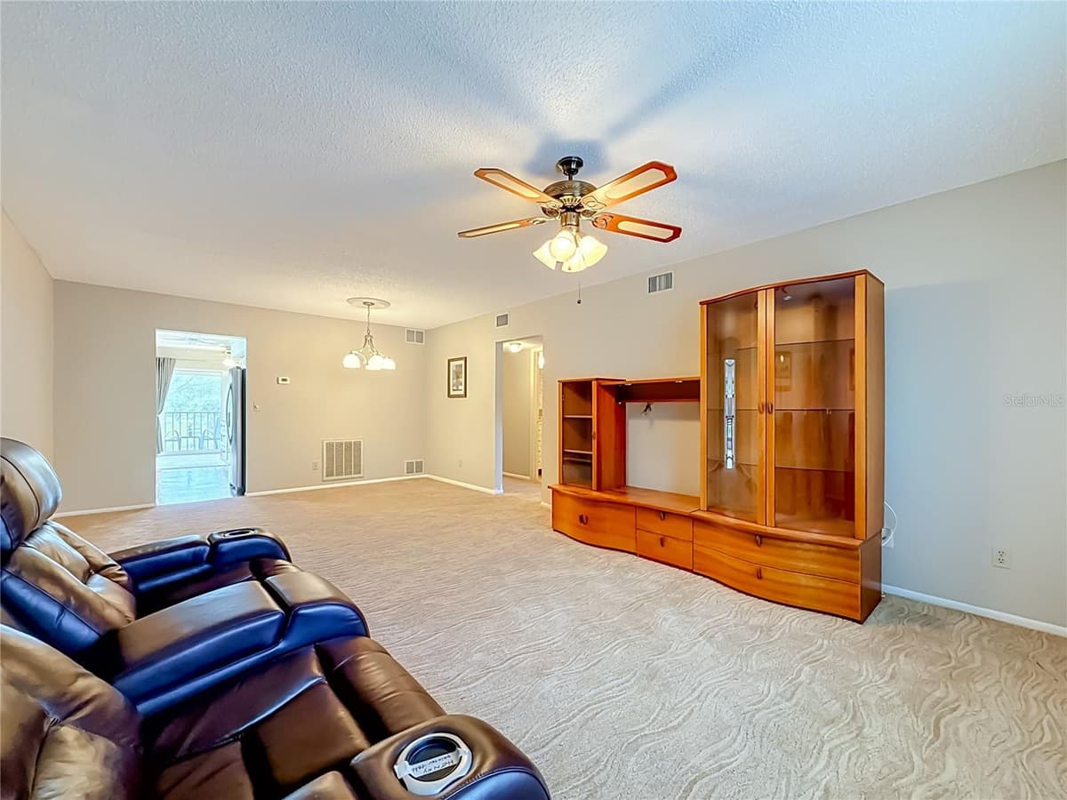 8174 TERRACE GARDEN DRIVE — photo 10 of 58