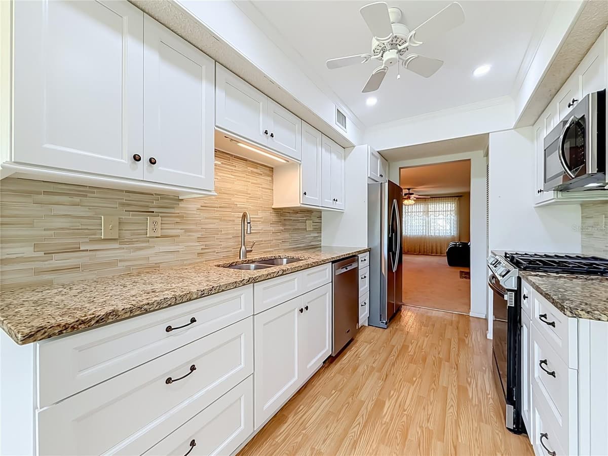 8174 TERRACE GARDEN DRIVE — photo 14 of 58