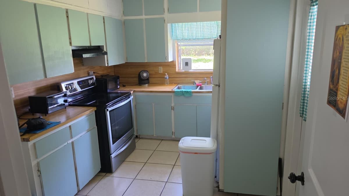 114 ANARECE AVENUE — photo 8 of 20