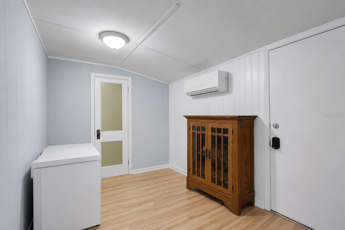 321 CASSADY STREET — photo 10 of 26